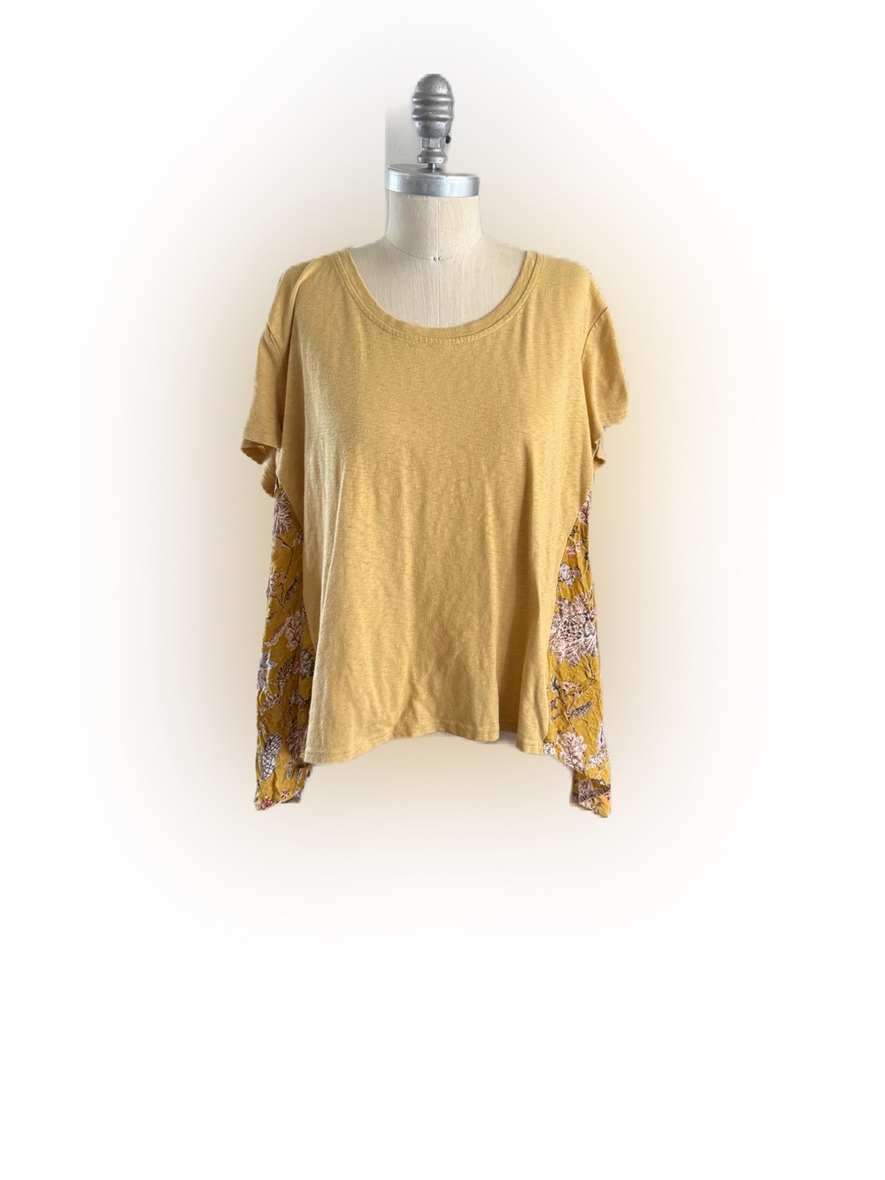 Umgee Women’s Gold Boho Babydoll Oversized Tee. Size Small